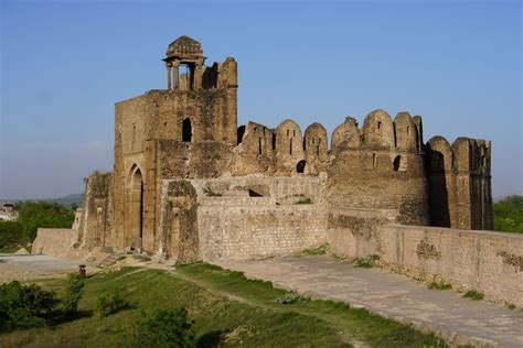  Rohtas Fort - Ett Imposserande Moghulmästeverk och En Blick In I Förgångna Tider!