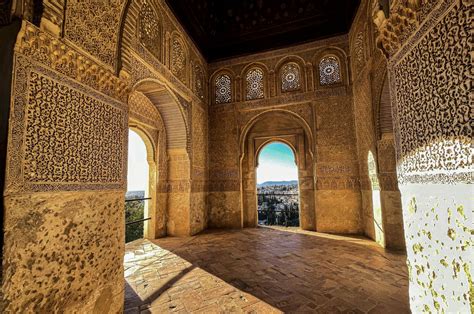 Alhambra, En Fantastisk Resa Tillbaks i Tiden och Ett Mätbart Bevis På Islamskt Arkitekturgenius!