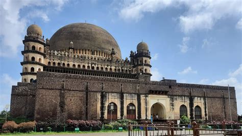 Gol Gumbaz – En Akustisk Underverk och Arkitektonisk Mästerverk!