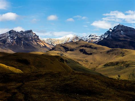 Parque de los Nevados, Enchanting Andes Views and Glacial Wonder!