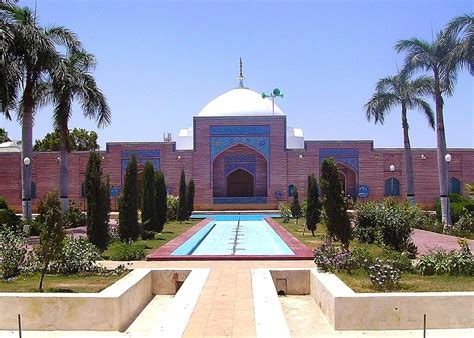  Shah Jahan Mosque: En storslagen arkitekturupplevelse i hjärtat av Thatta!