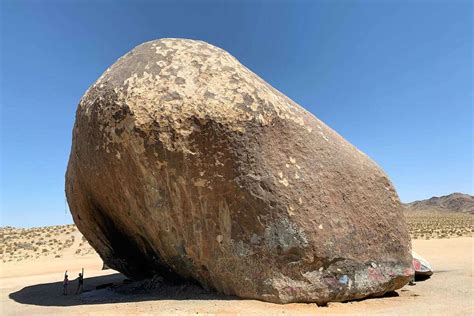  Zuma Rock: En Gigantisk Stenformation med Mystisk Historia